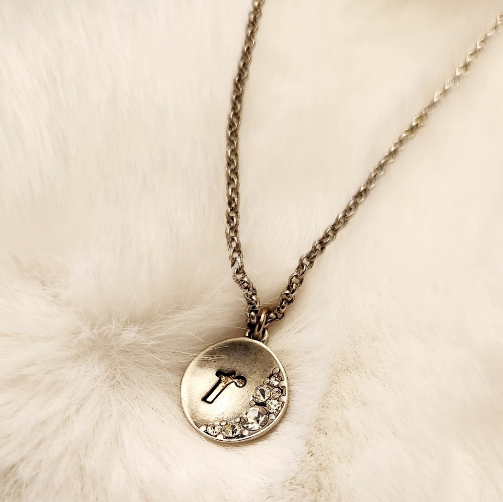 NWOT Lia Sophia "R" initial necklace